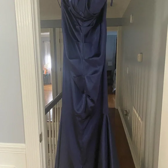 Formal dress - Picture 6 of 9